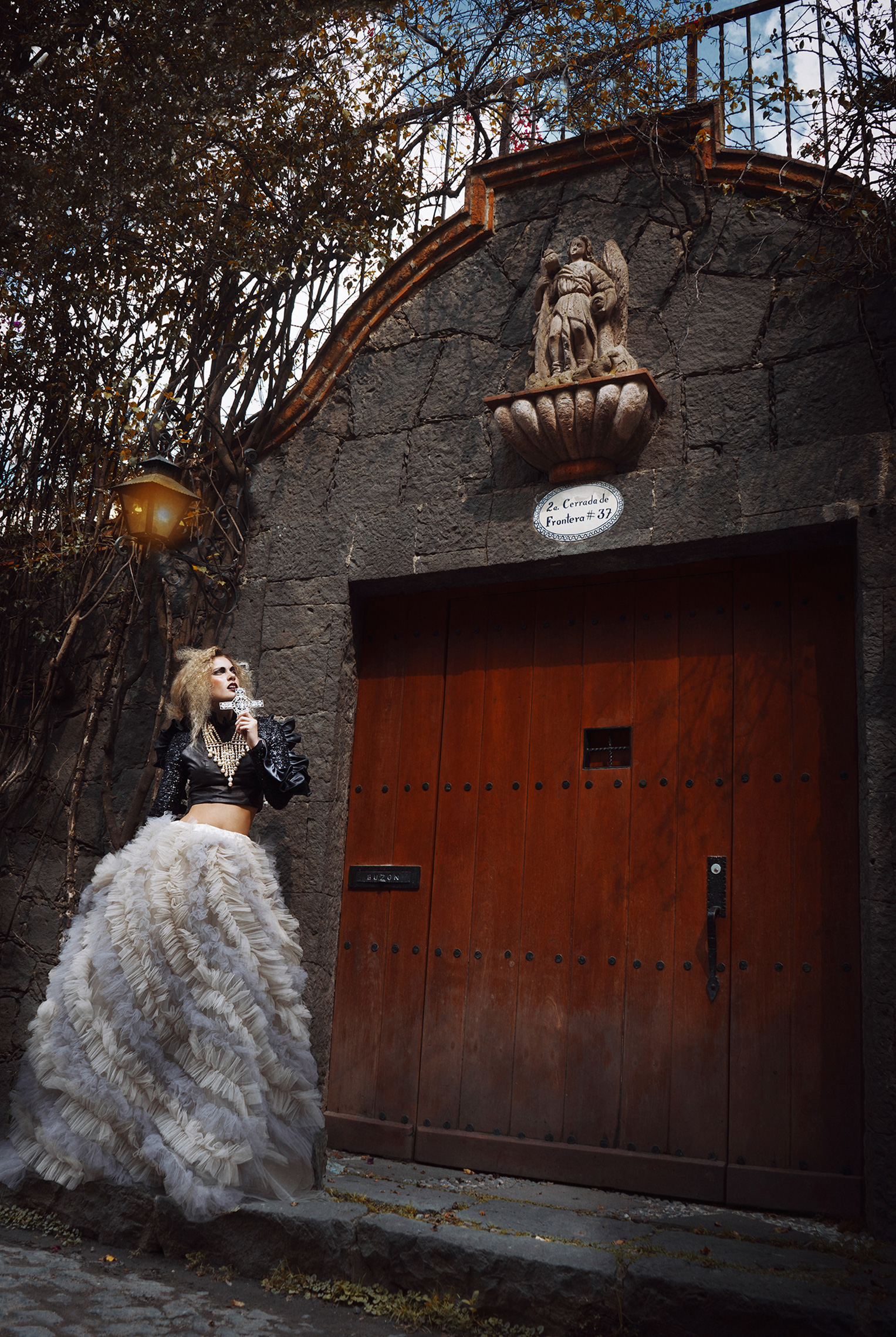 Per il Bacio di Dio - Antonela Sabate, Luiza Matyba, Brooke Register by Jvdas Berra Per il Bacio di Dio - Antonela Sabate, Luiza Matyba, Brooke Register by Jvdas Berra