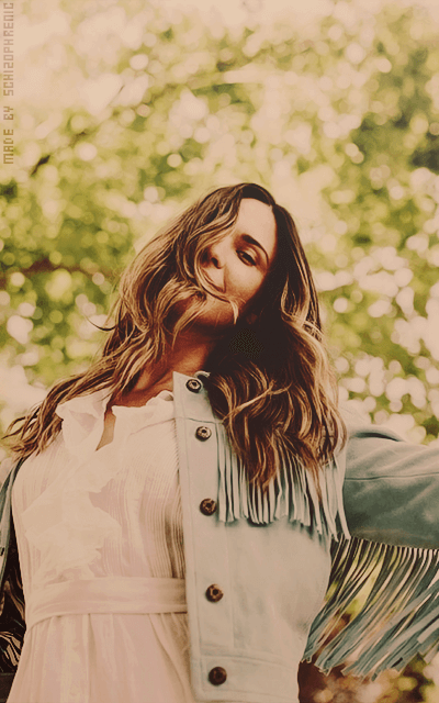 Odette Annable Qzq3MpPR_o