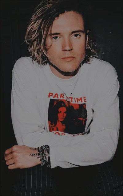 Dougie Poynter FyaCZHtD_o