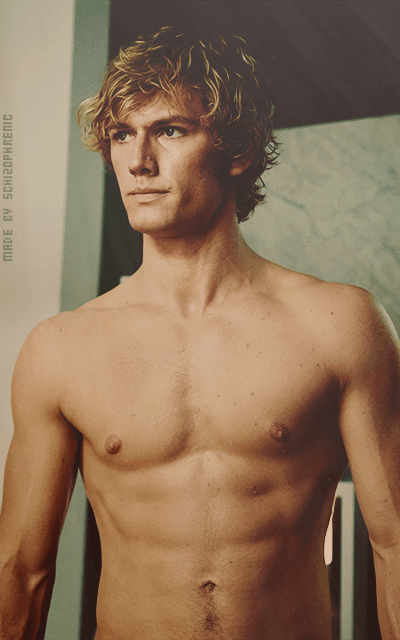 Alex Pettyfer R8jJPz3P_o