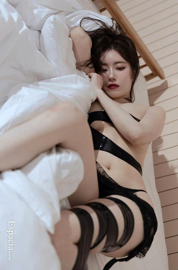 性感美女Yuag烈焰红唇情趣衣诱惑(13)