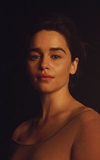 brunetka - Emilia Clarke NojaSKaN_o