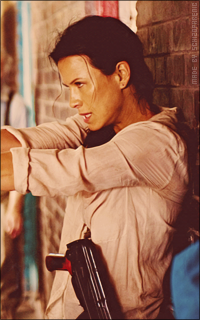 Rhona Mitra 1mnJw1mt_o