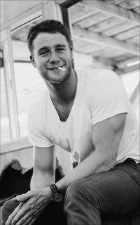 Jake McDorman ZEYB66pX_o