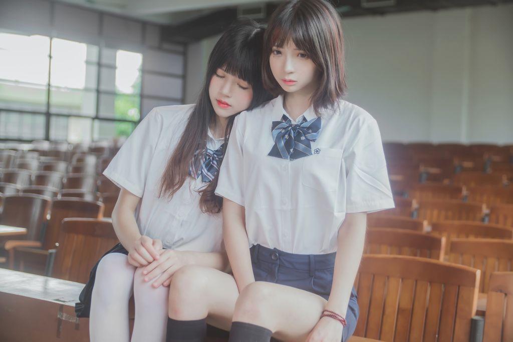 Coser @ 桜 桃 喵 Vol.002: JK 百合 1 (桜 桃 喵 & 疯 猫 ss) (43 photos)
