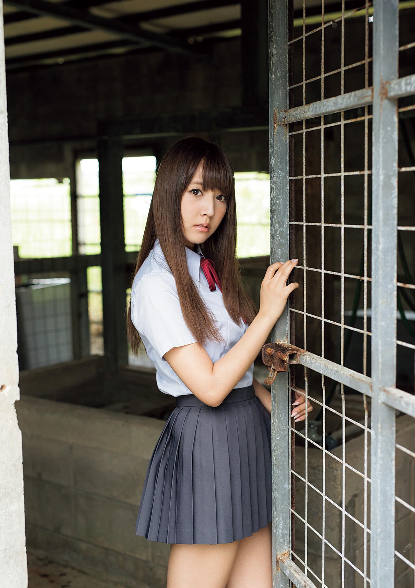 Yua Mikami 三上悠亜, 1st写真集 「Here You Are」 Set.04(1)