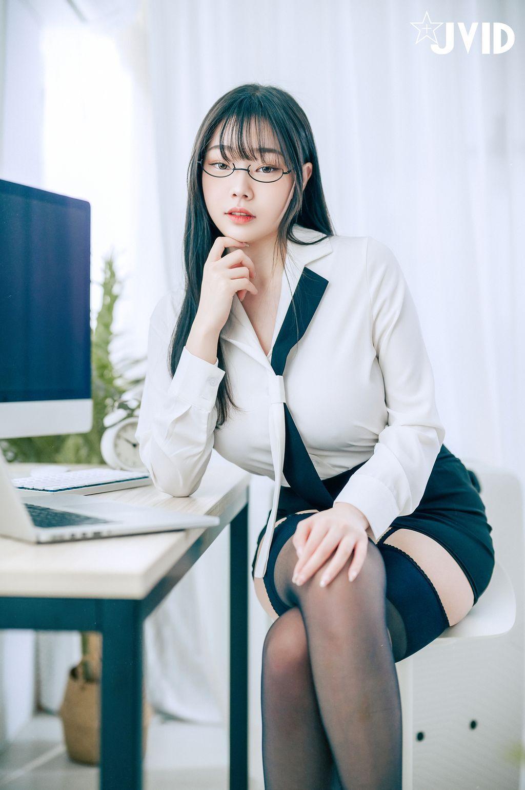 [JVID] 苡昕Slivia: 超巨乳女秘書 (159 photos)(3)