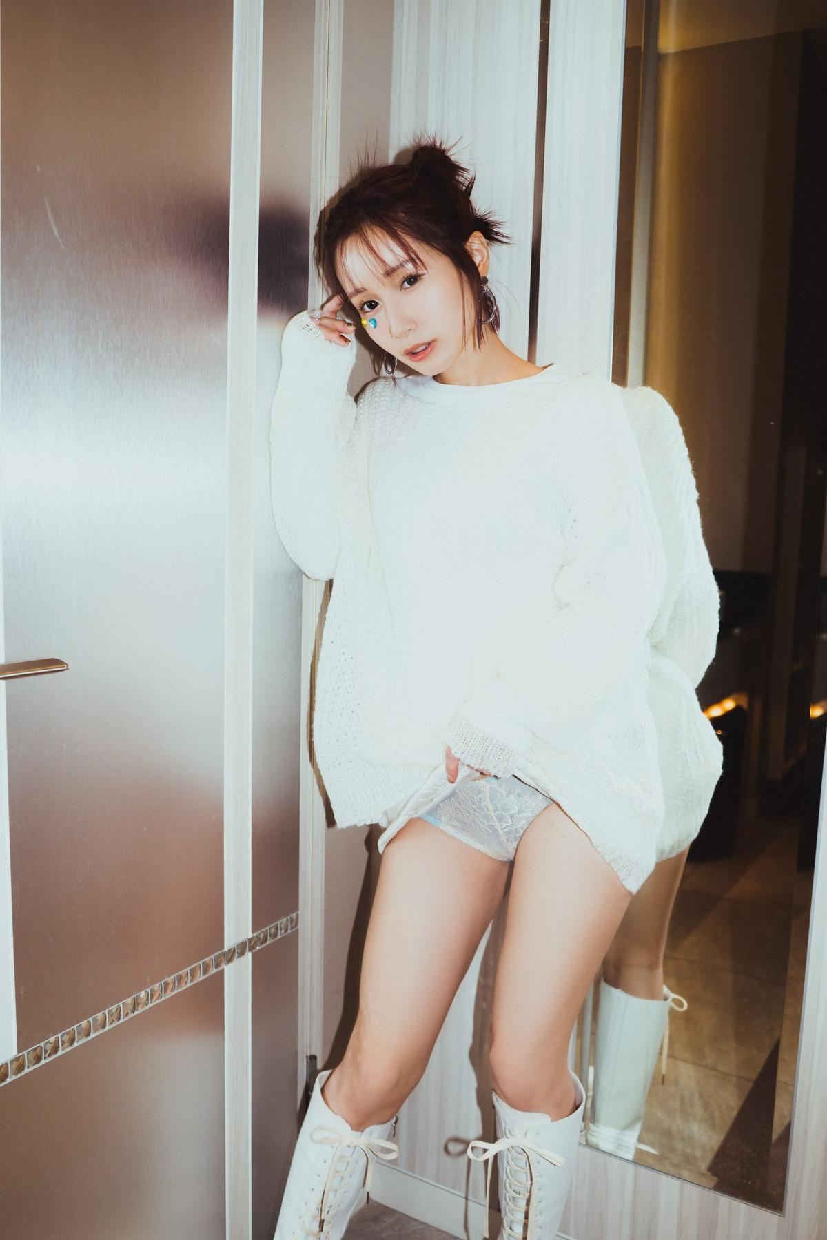 Minami Kojima 小島みなみ, 写真集 #Escape Set.02(2)