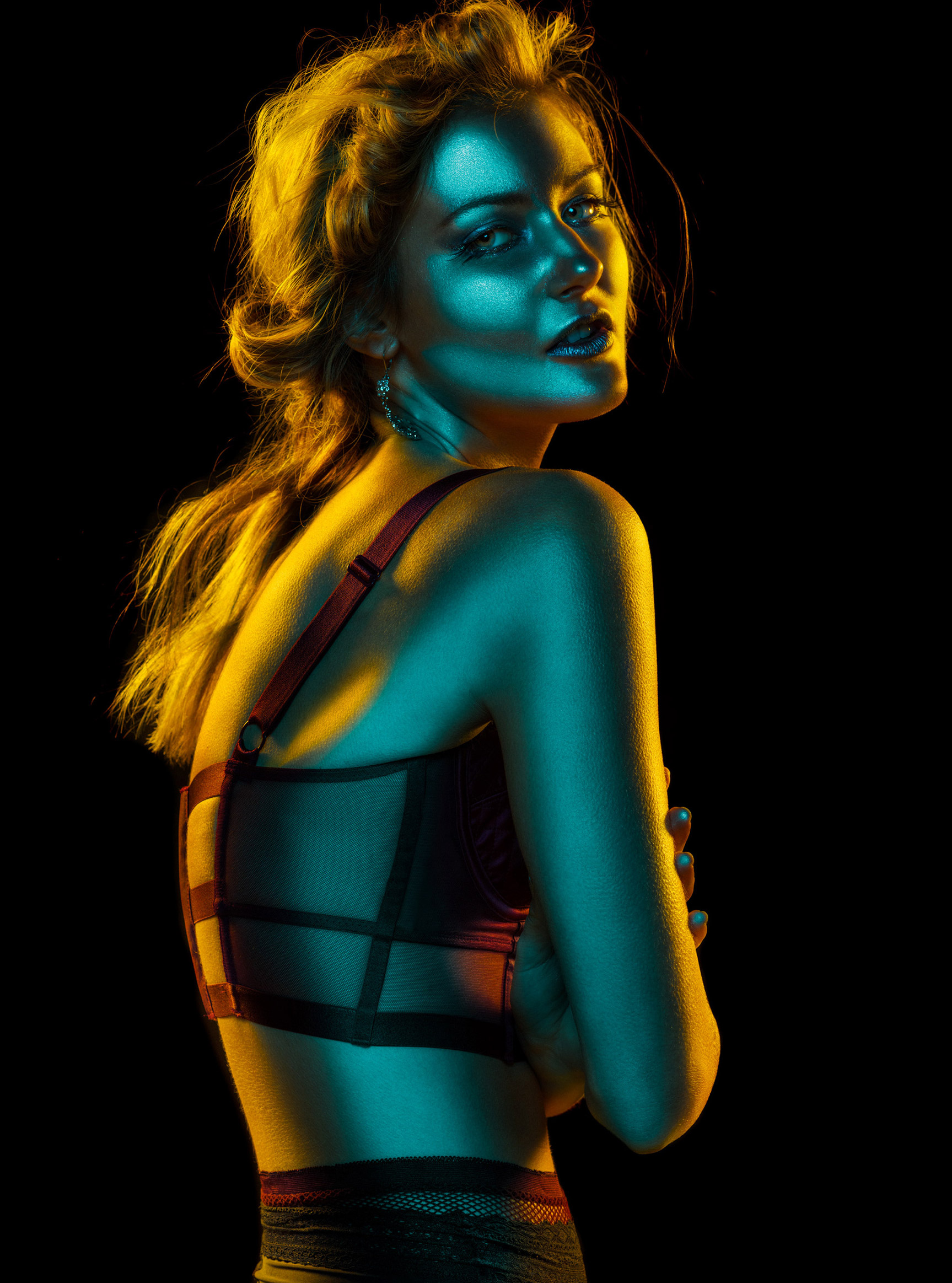 Rachel Flynn by Andre Schneider Красивая девушка в отблесках ночи / Рейчел Флинн, фотограф Андре Шнейдер / фото 03