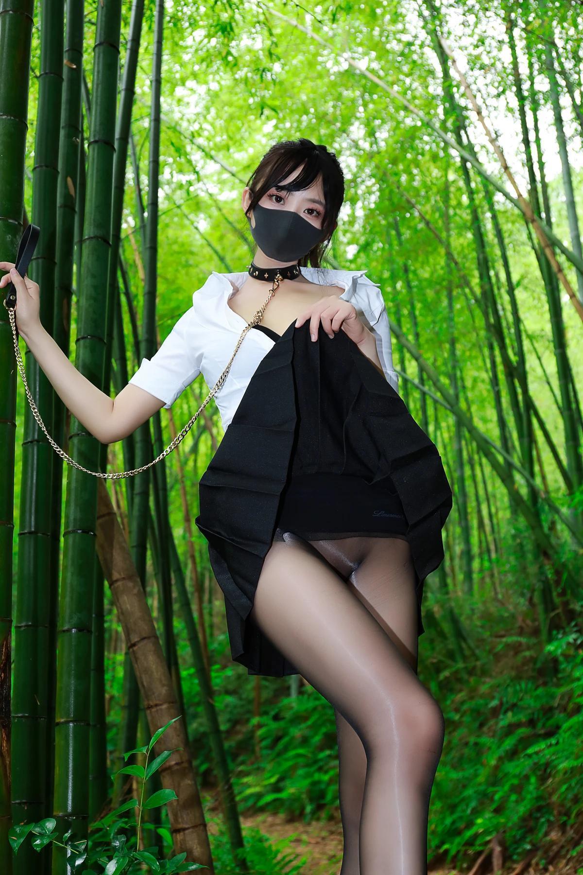 李佳LiJia – 黑百褶裙森林(29)