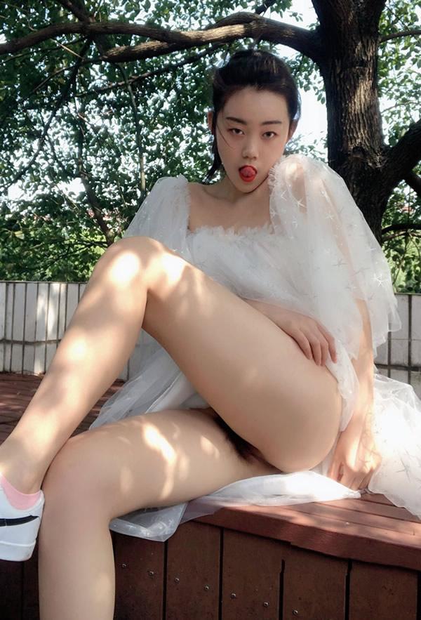 大二气质美女吴X晶无圣光凉亭视图(28)