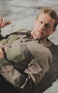 Charlie Hunnam 8jnVHkBv_o