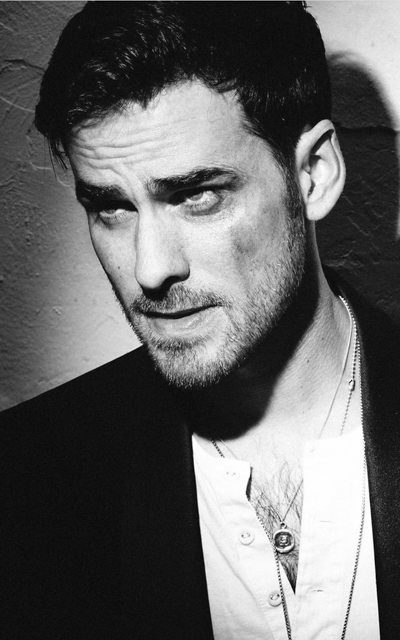 brunet - Colin O'Donoghue HwrekZdN_o