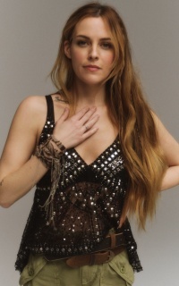 Riley Keough - Page 3 KWEbv6qj_o