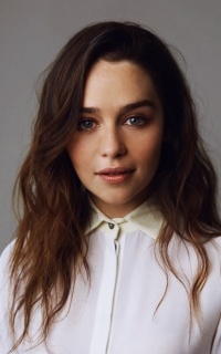 brunetka - Emilia Clarke RjbKxmDi_o