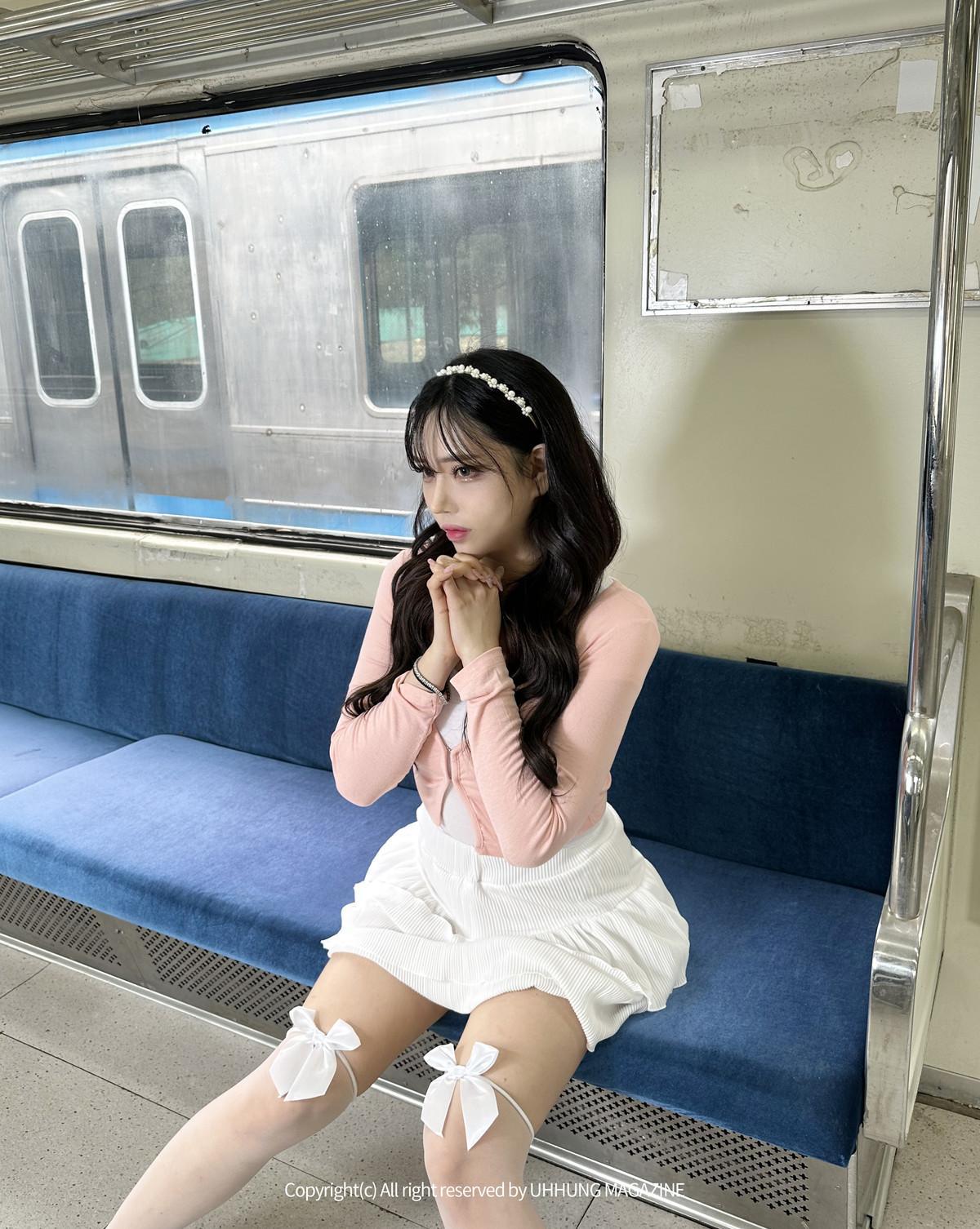 Hani 하니, UHHUNG Magazine “The Girlfriend on The Subway” Set.01(7)