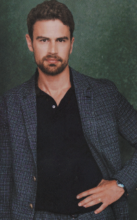 Theo James  7HVVlKSO_o