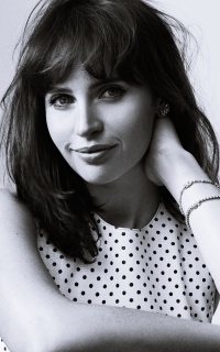 Felicity Jones HtKs4IGG_o