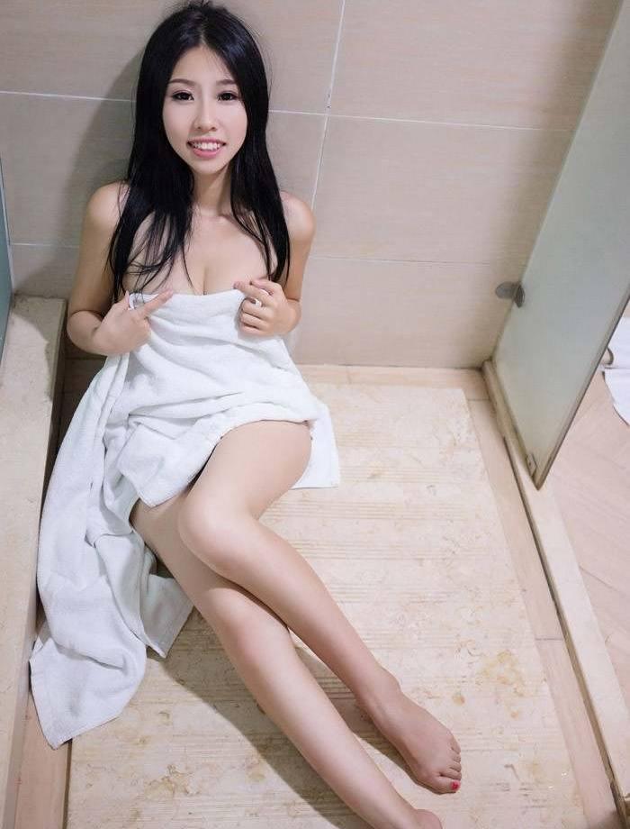 妩媚的丰臀美女洗澡写真套图(1)