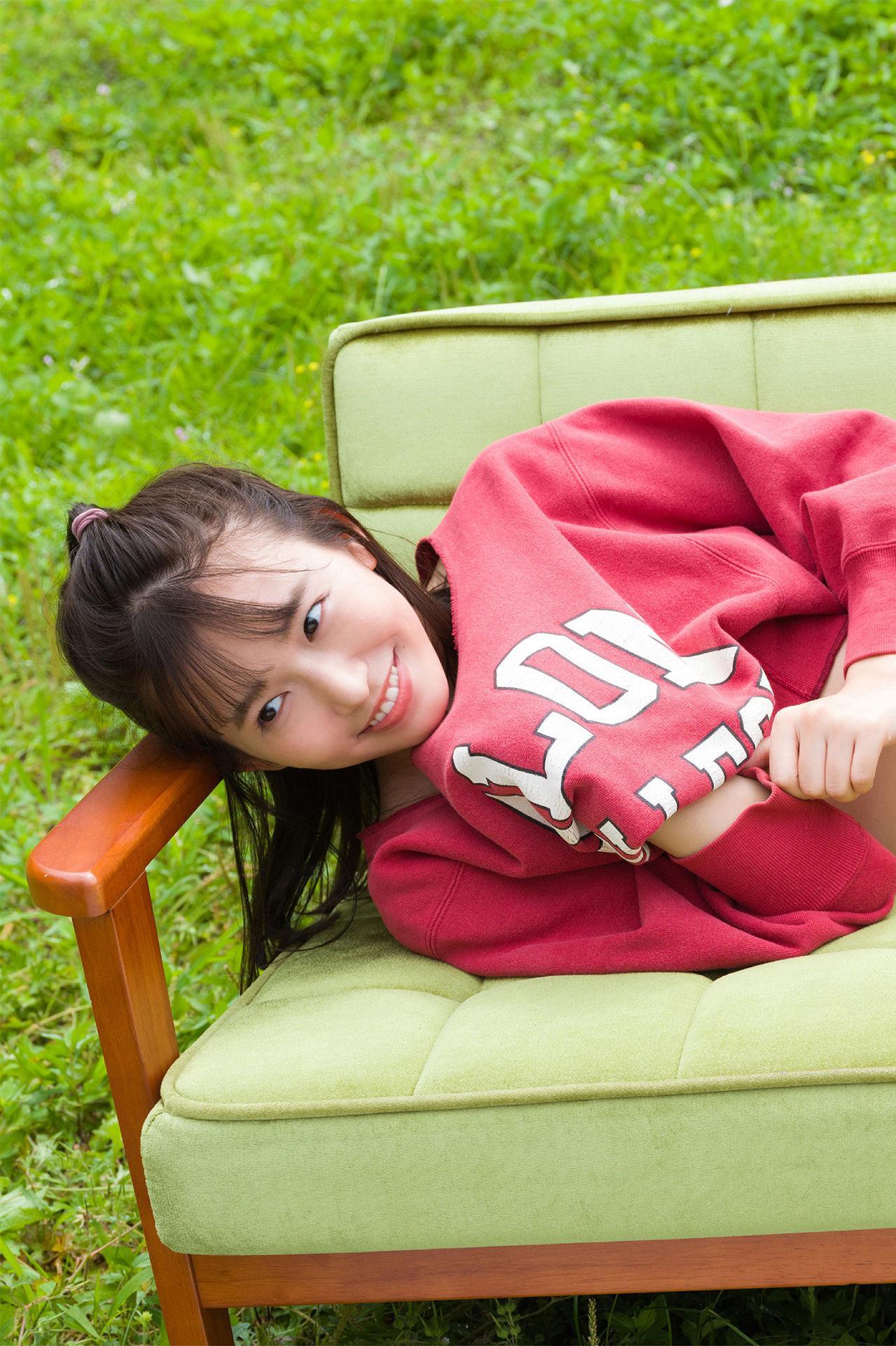 Nene Shida 志田音々, ファースト写真集アナザーバージョン 『ｎｅｎｅ－まるっとりっぷ－』 Set.01(13)