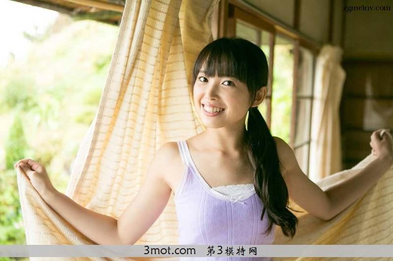 大眼性感美女居家生活风情写真难掩傲人身材(22)