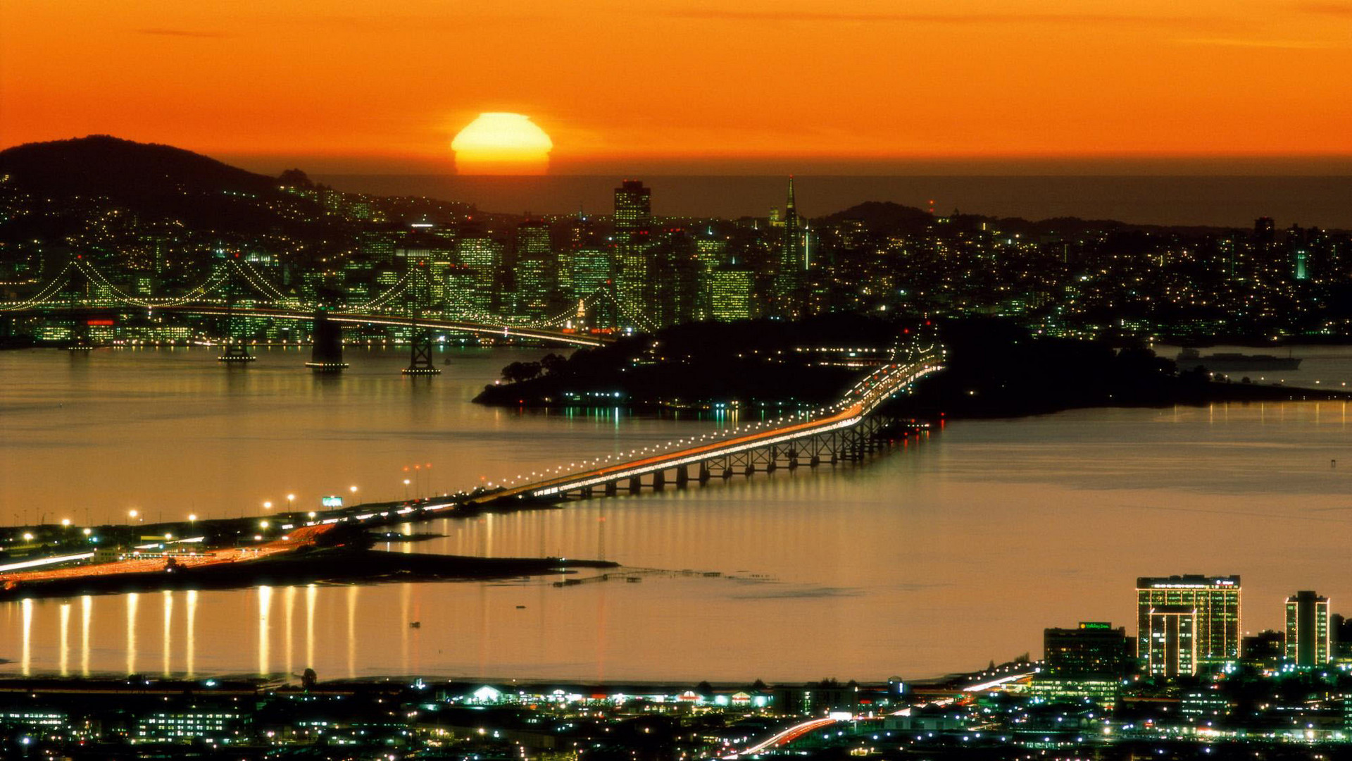 The Setting Sun over San Francisco, California.jpg