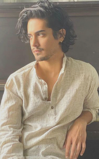 Avan Jogia Ghp1QWc4_o