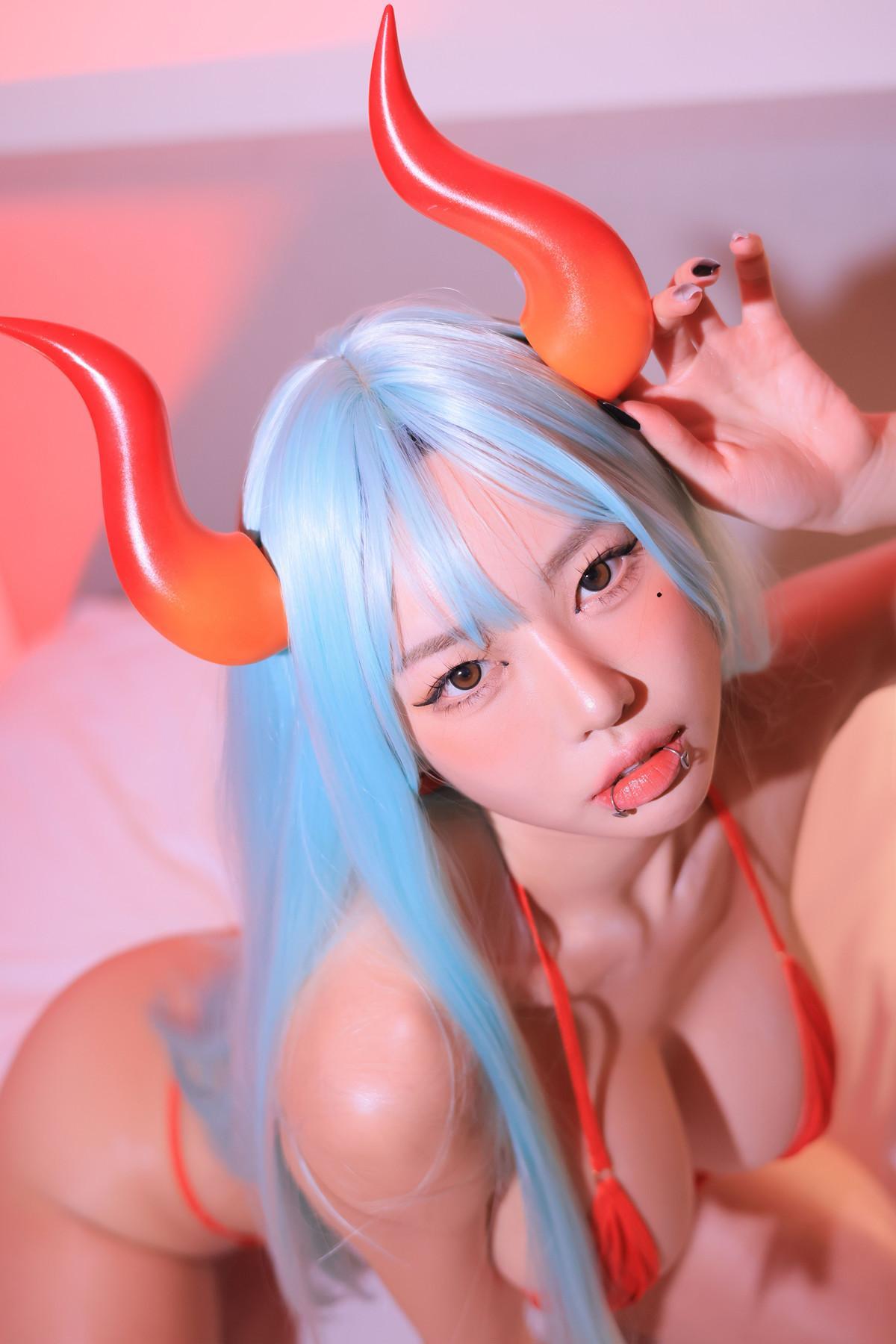 Dongeuran 동그란, PhotoBook 「Red Succubus」 Set.03(21)