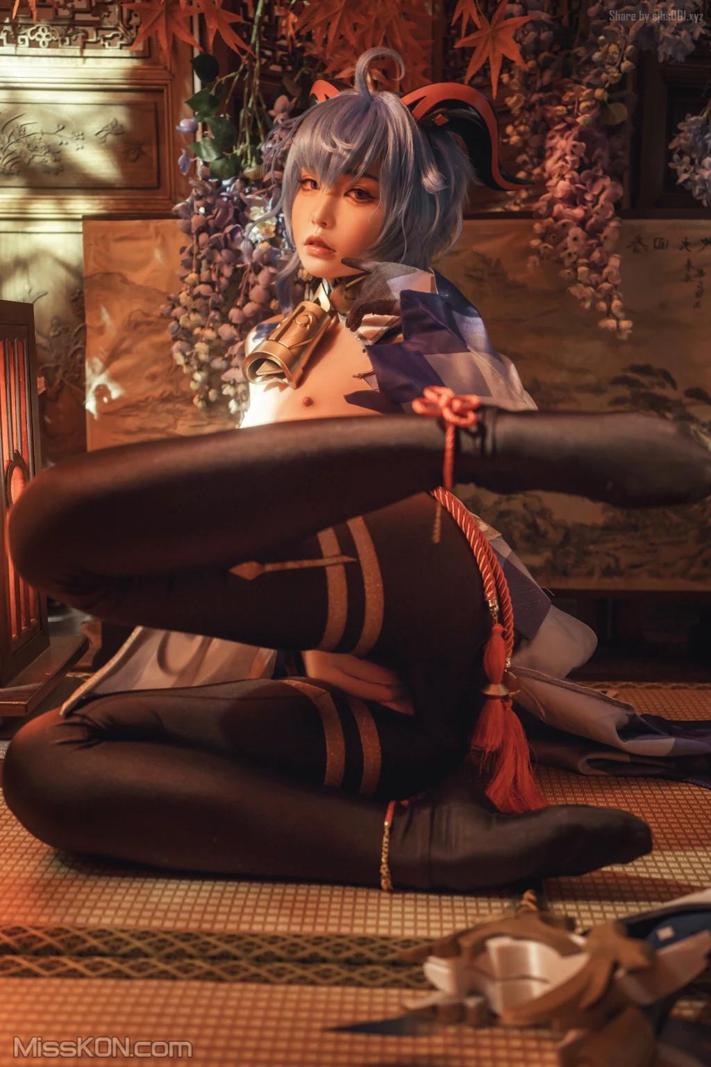 Coser@爆机少女喵小吉 (Nekokoyoshi): 原神-甘雨 (49 photos )(34)