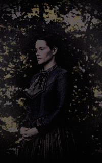 Emily Hampshire 8jCyWdzm_o