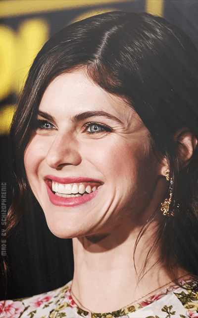 Alexandra Daddario IzrQhUkZ_o