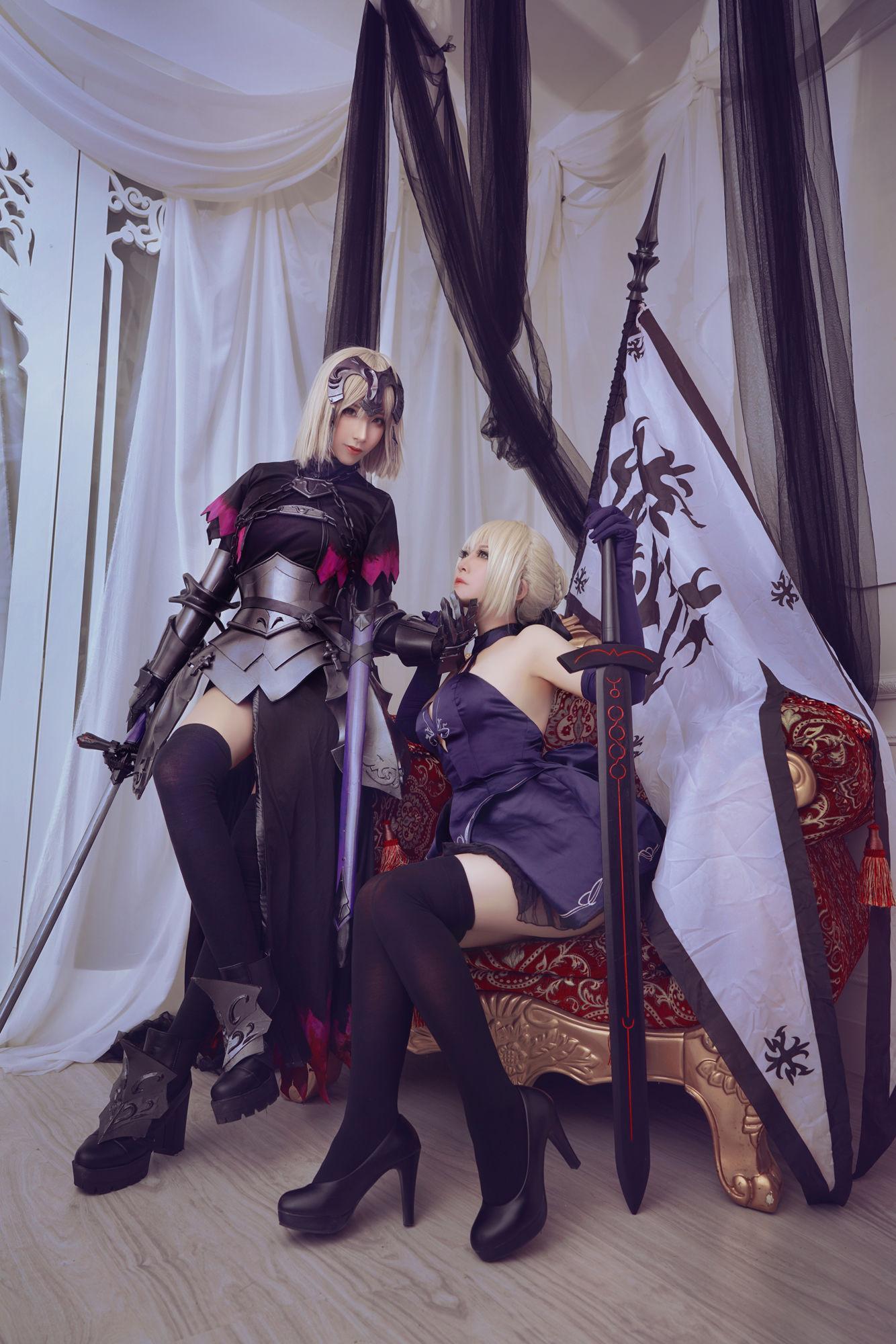 [网红COSER] 半半子&索索sophia – 黑贞1(2)