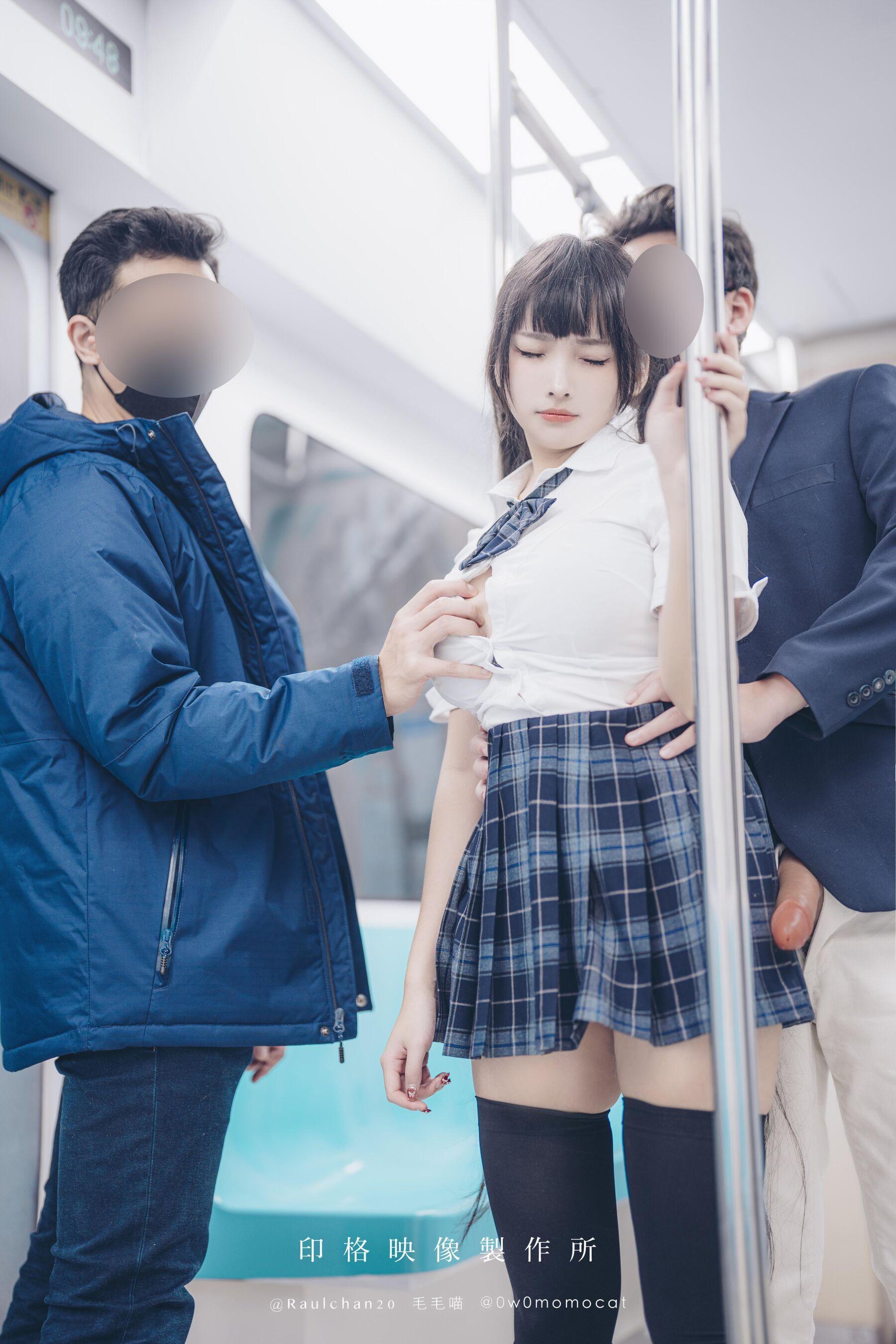 国模套图 慕慕Momo《🚄 电车通学少女 🆘》(25)