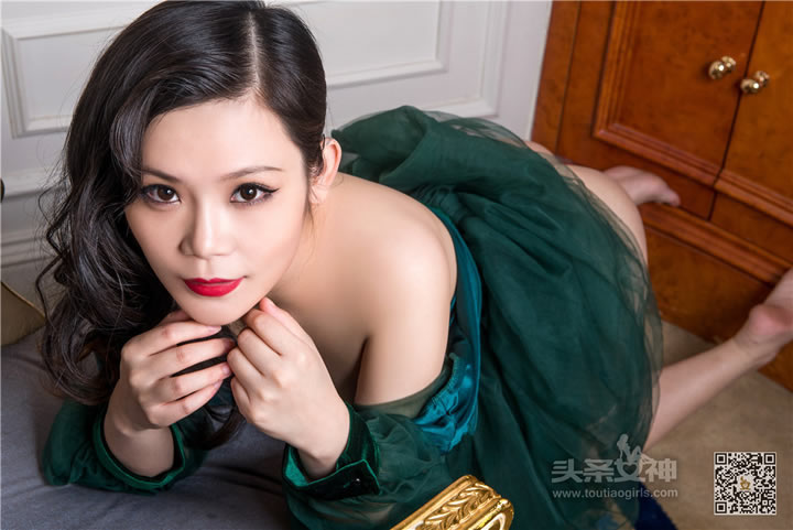 Headline Goddess Green Saime Niang Niang Xiaomei large -scale human body photo charming eyes 14