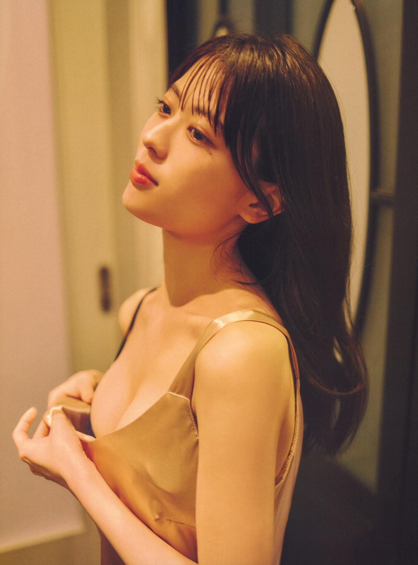 Renka Iwamoto 岩本蓮加, 1st写真集 「いたずらな風」 Set.04(27)