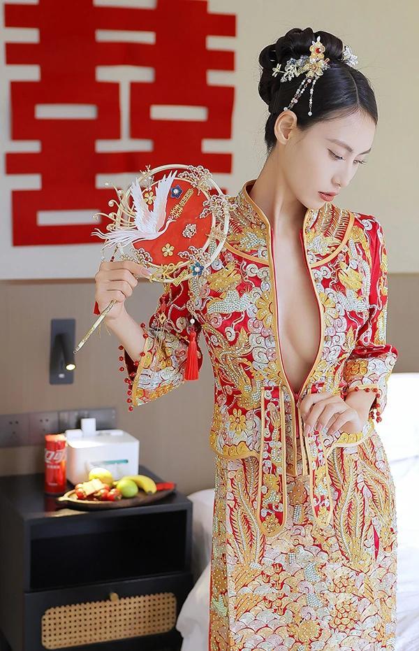 秀人女神lingyu69新婚之夜美丽娇妻私购流出(2)