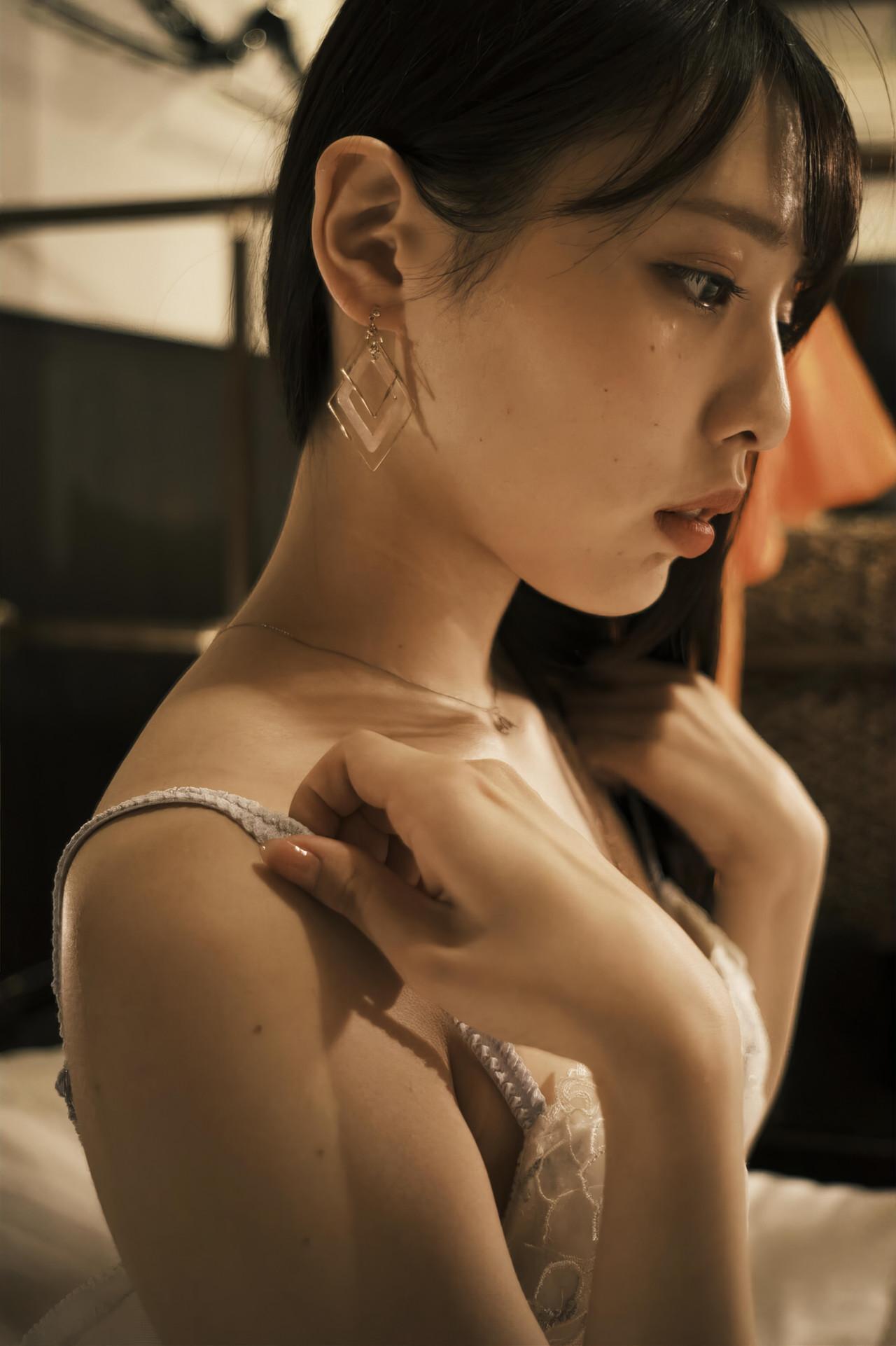 Hana Shirato 白桃はな, ヌードインタビュー写真集 [Shucky７](16)