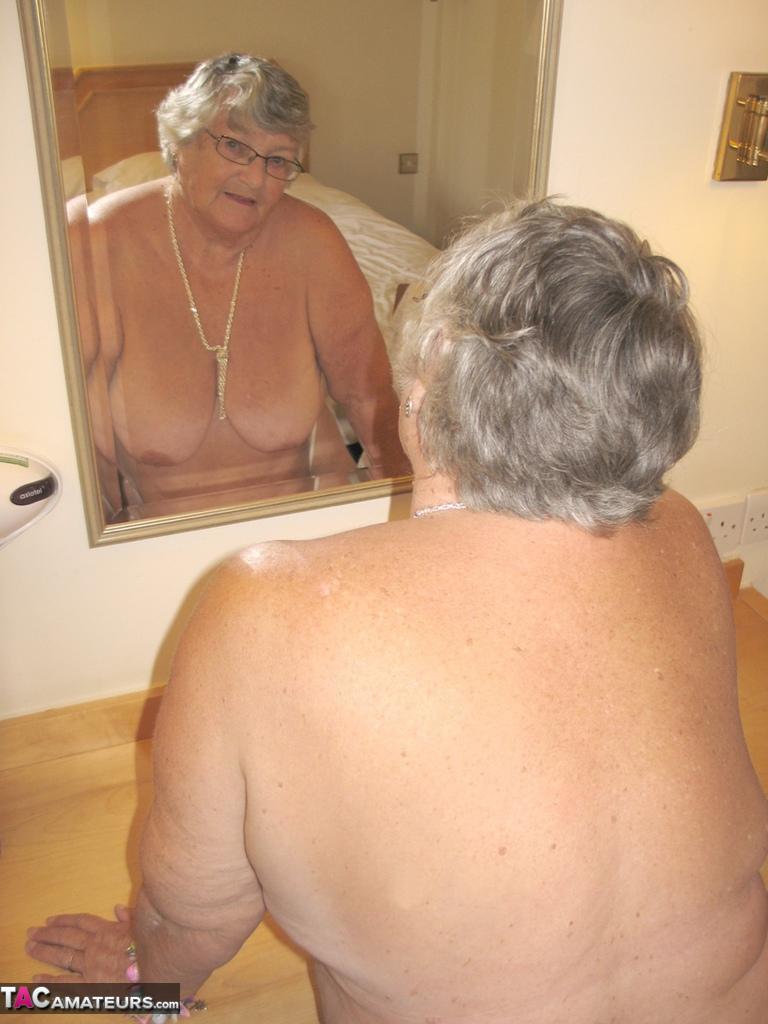 Fat British nan Grandma Libby completely disrobes while in a hotel room(8)