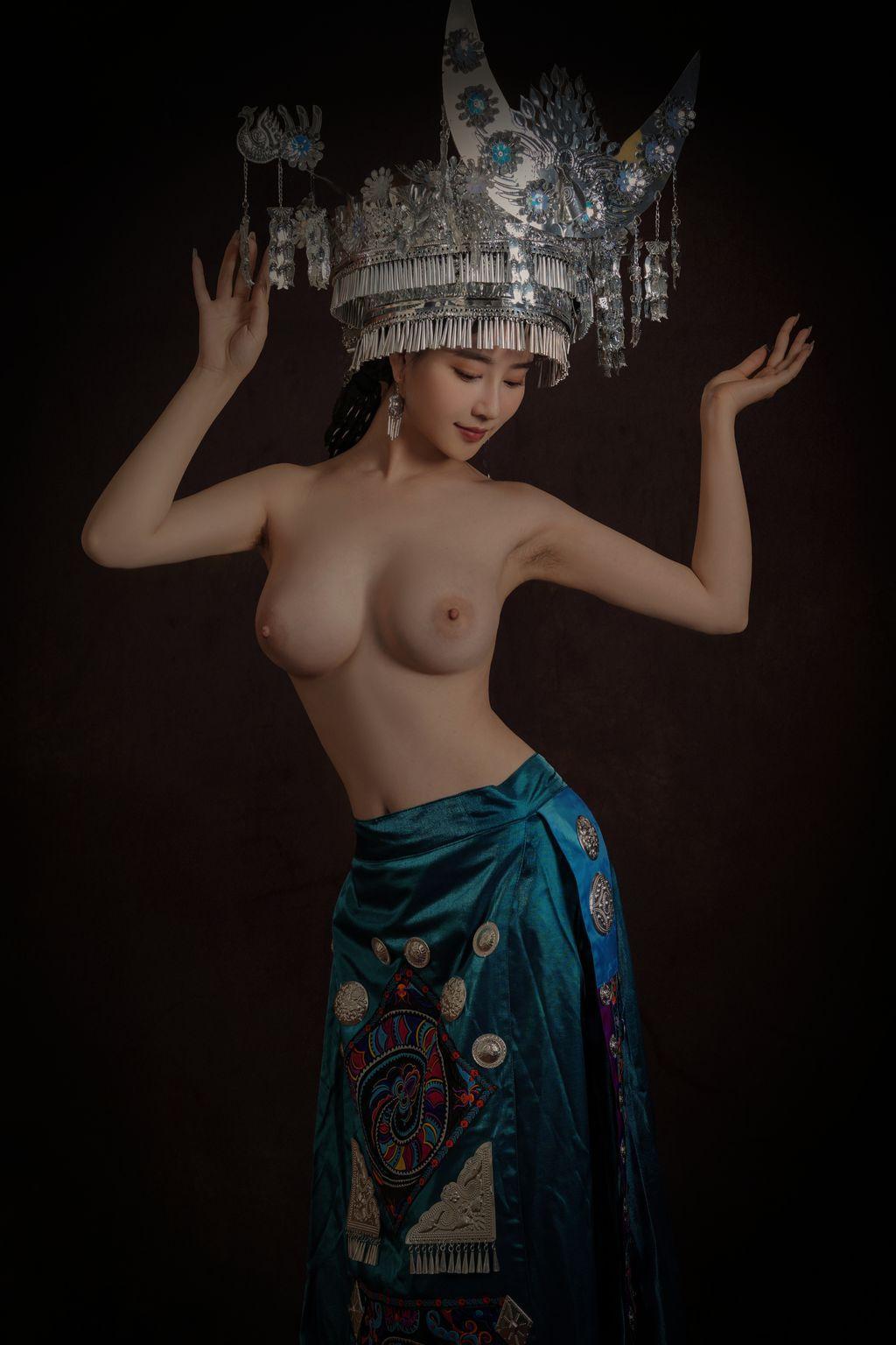 Coser@年年Nnian: 苗疆女孩 (50 photos)(21)