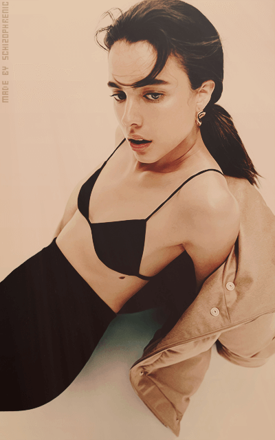 Margaret Qualley YxoJzMgW_o