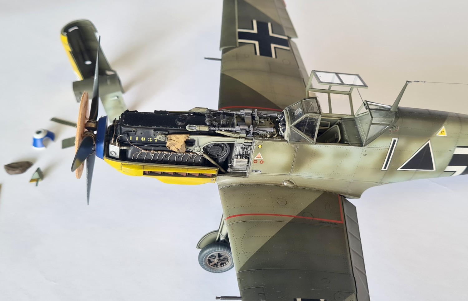1/32 Bf 109E-4/B, Eduard, DIO - Synchronization gear - Ready