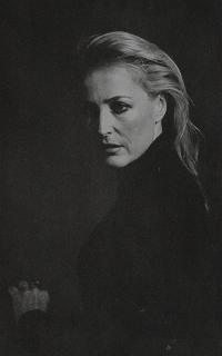 Gillian Anderson Tpy7Ib5l_o