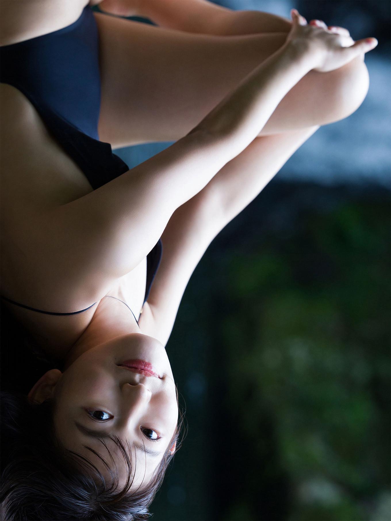 Nene Shida 志田音々, ファースト写真集アナザーバージョン 『ｎｅｎｅ－まるっとりっぷ－』 Set.03(10)