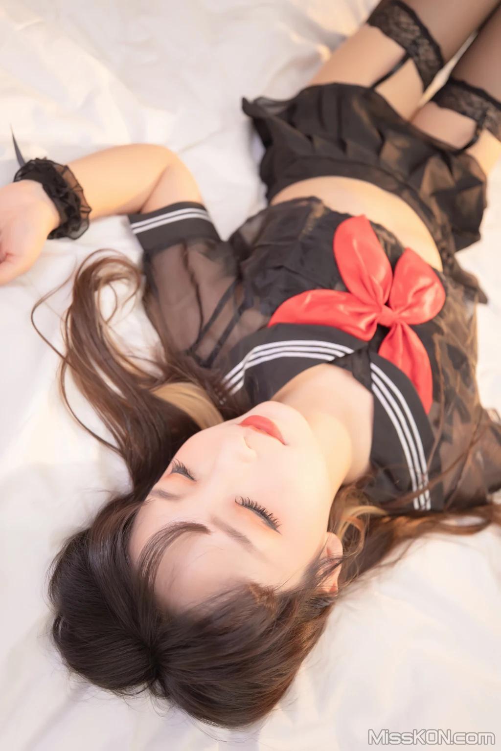 Coser@神楽坂真冬 Vol.079: 绝对企画-透明黑白水手服《特別なことに》 (150 photos )(116)