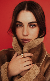 Adelaide Kane LM2Zcd4D_o