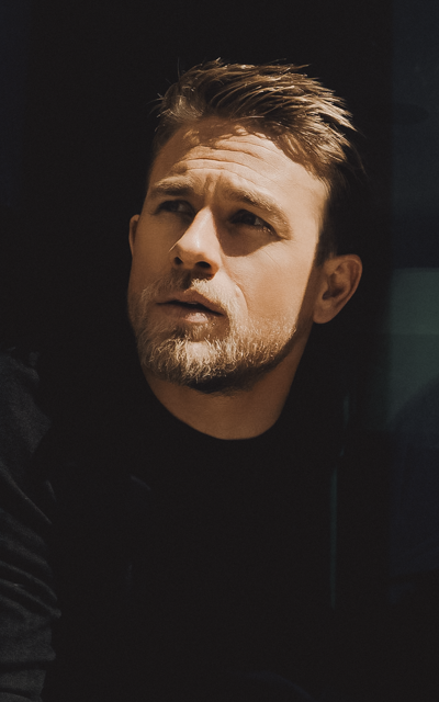 Charlie Hunnam - Page 2 IiN2gj60_o