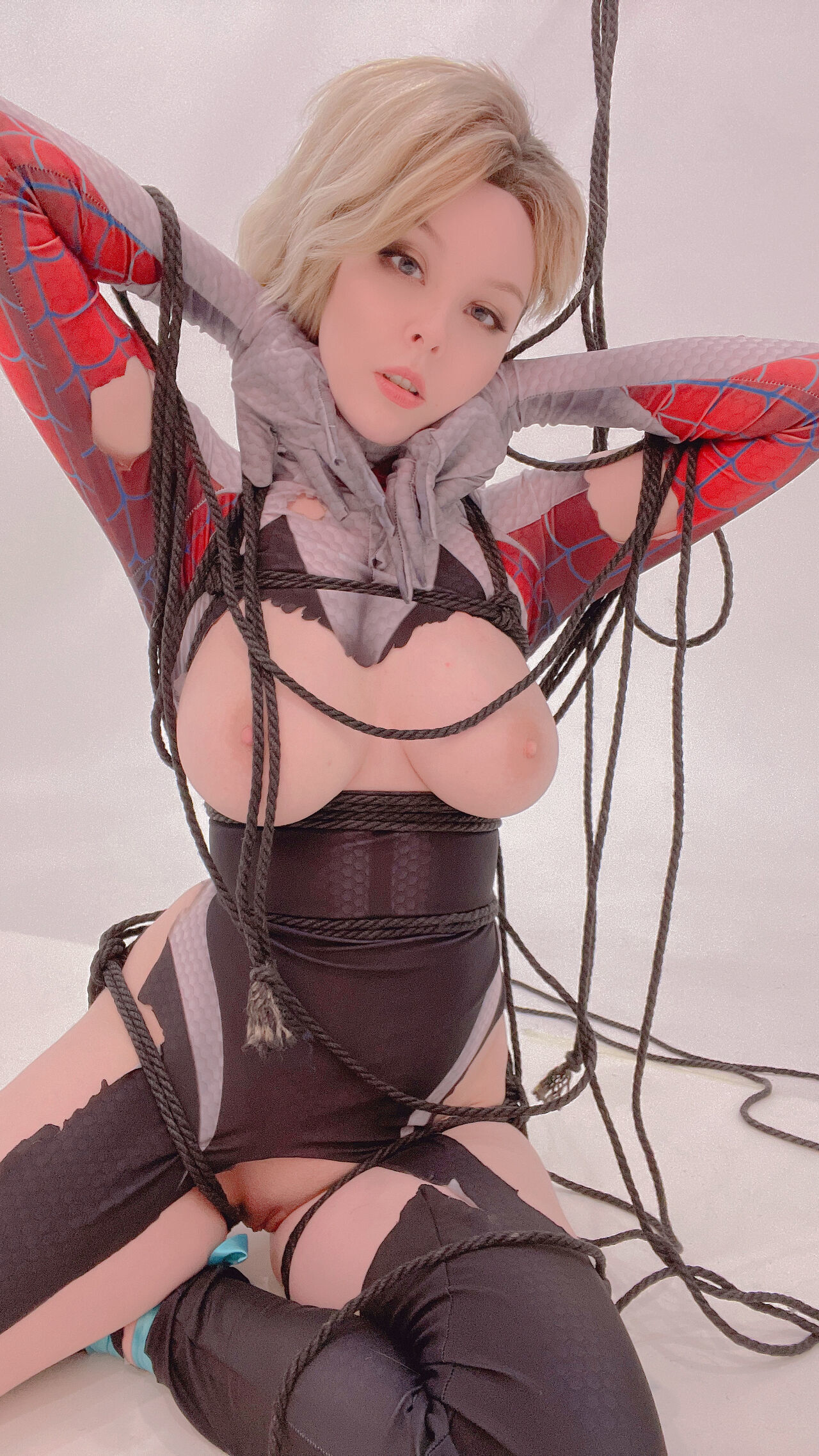 Helly Valentine - Spider-Gwen selfies