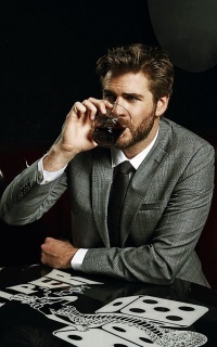 Liam Hemsworth 4Uvn0F9d_o