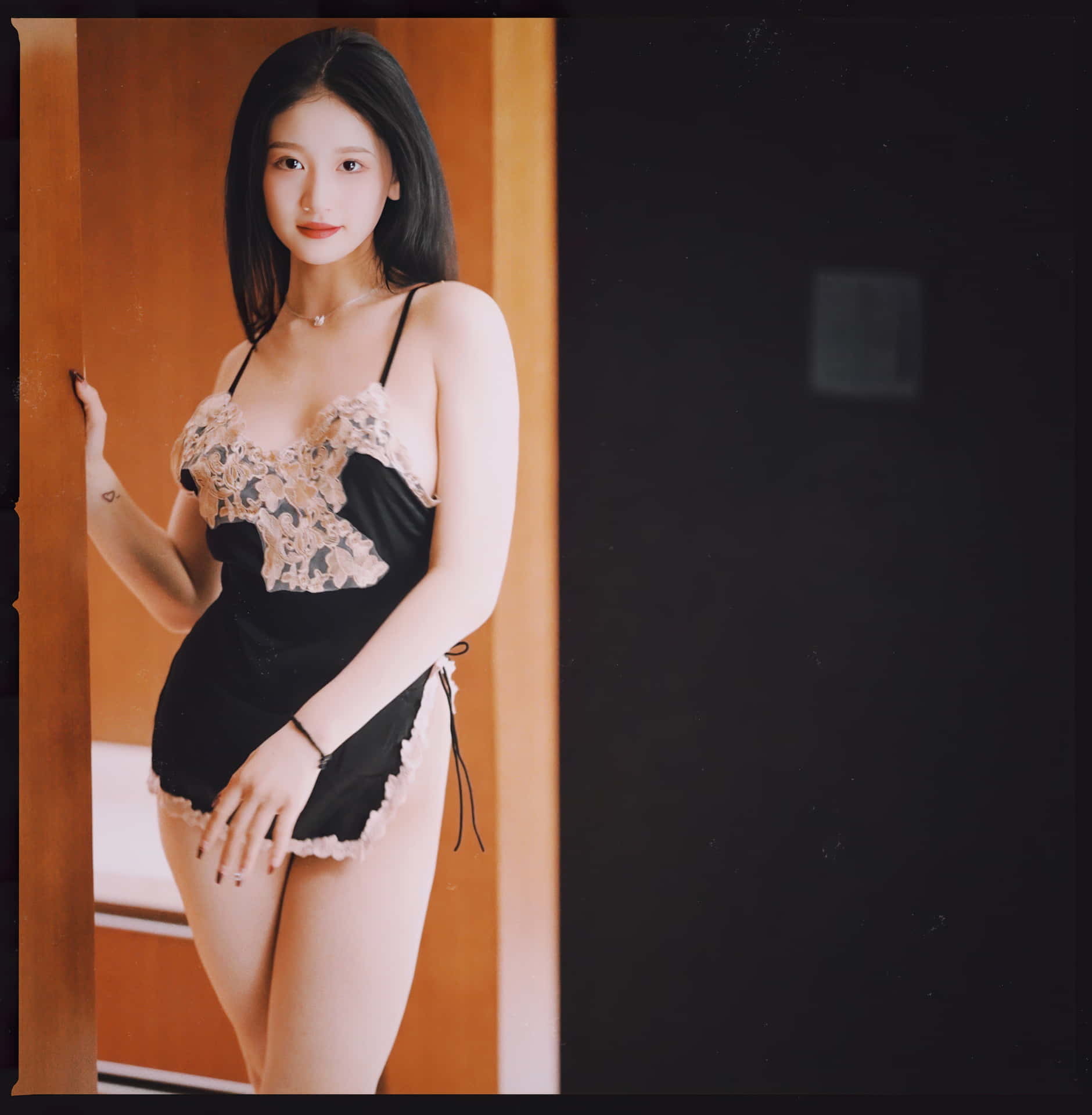 The best pure beauty model Tongtong large-scale exposed three-point private room