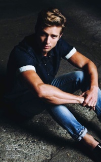 Drew Van Acker ZUsOJRT5_o